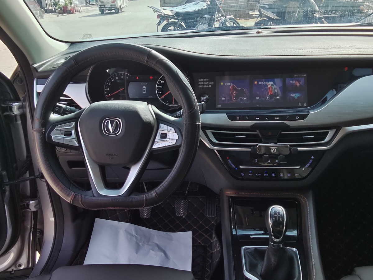 長安 CS35 PLUS  2019款  1.6L 手動酷聯(lián)版 國VI圖片
