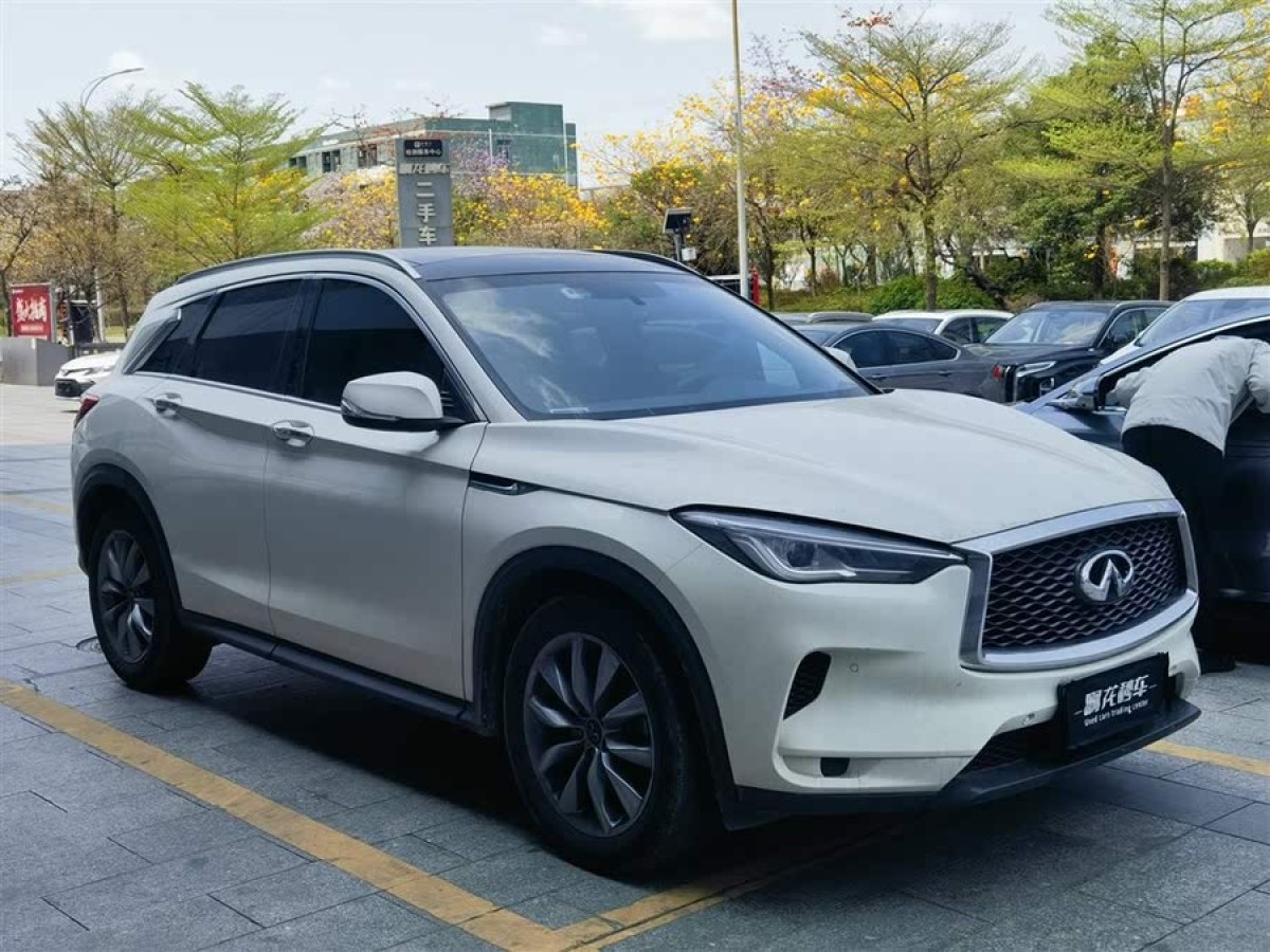 2021年6月英菲尼迪 QX50  2020款 改款 2.0T 兩驅(qū)時尚版