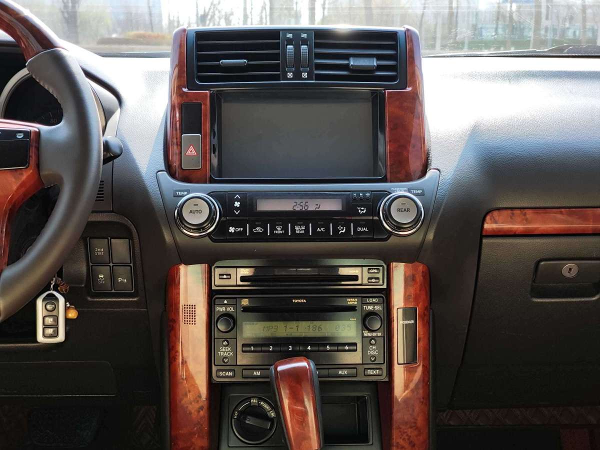 2013年01月丰田 普拉多  2010款 2.7L 自动标准版