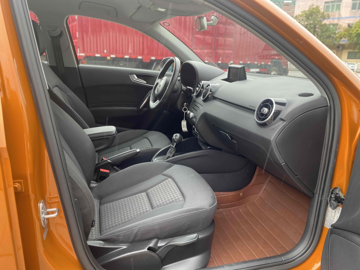 奧迪 奧迪A1  2014款 30 TFSI 技術(shù)型圖片