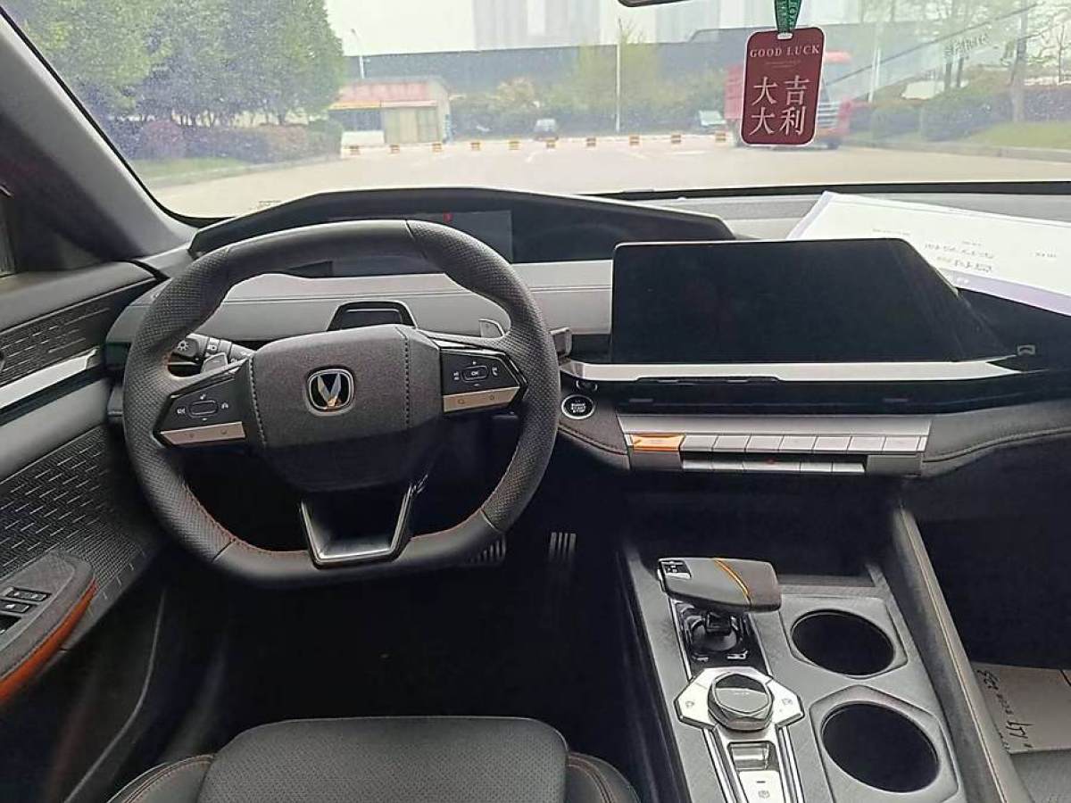 長(zhǎng)安 長(zhǎng)安UNI-V  2022款 1.5T 運(yùn)動(dòng)版圖片