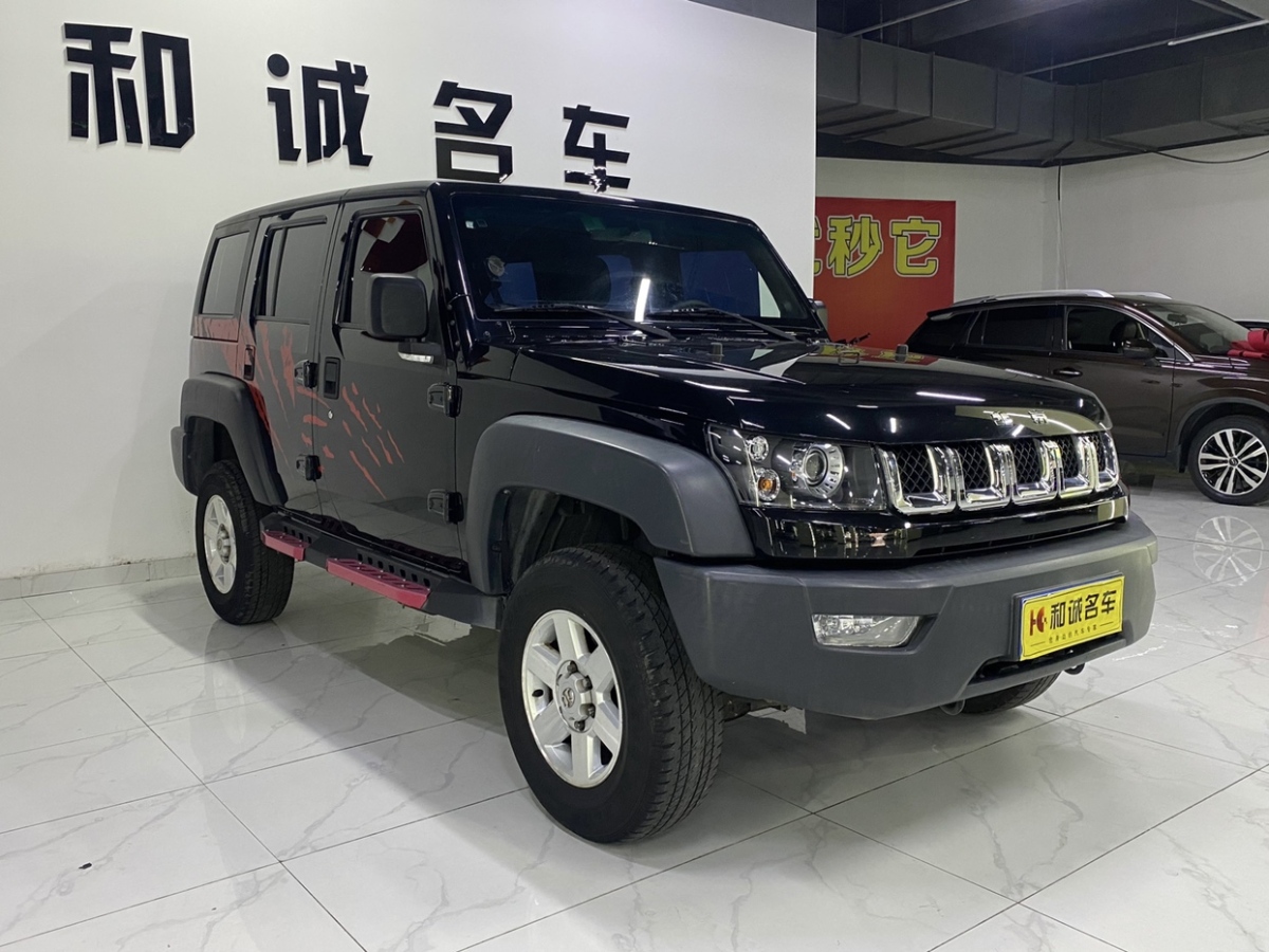 北京 BJ40  2016款 40L 2.0T 手動兩驅(qū)豪華版圖片