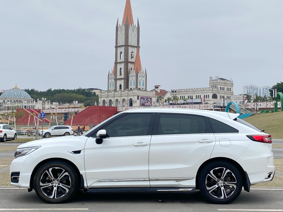 本田 UR-V  2017款 370TURBO 兩驅(qū)尊貴版圖片