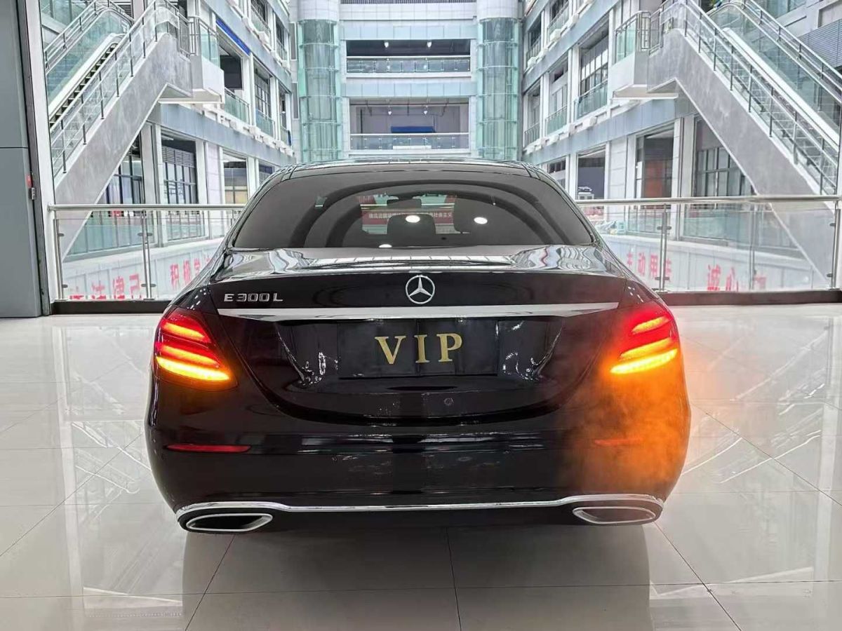 奔馳 奔馳E級(jí)  2020款 E 350 L 運(yùn)動(dòng)型 4MATIC圖片