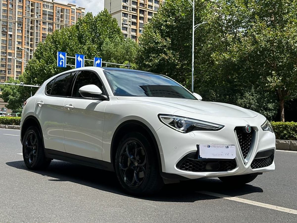 阿爾法·羅密歐 Stelvio  2017款 2.0T 200HP 豪華版圖片