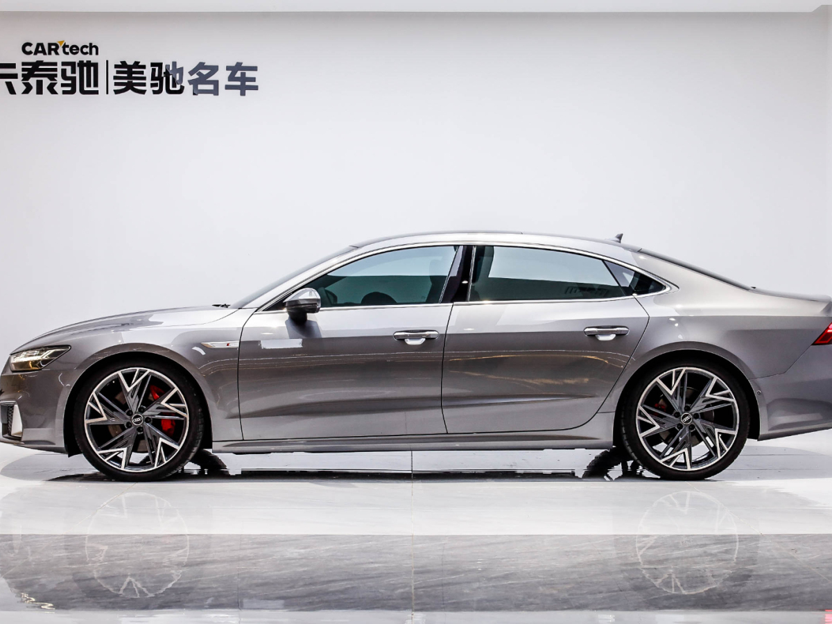 奧迪A7L 2022款 55 TFSI quattro S-line 志遠(yuǎn)型流晶套裝圖片