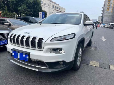 2018年9月 Jeep 自由光 2.0L 優(yōu)越版圖片