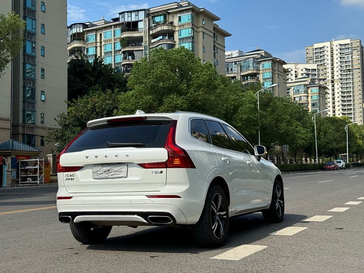 沃爾沃 XC60  2018款 T5 四驅(qū)智遠(yuǎn)運(yùn)動版圖片