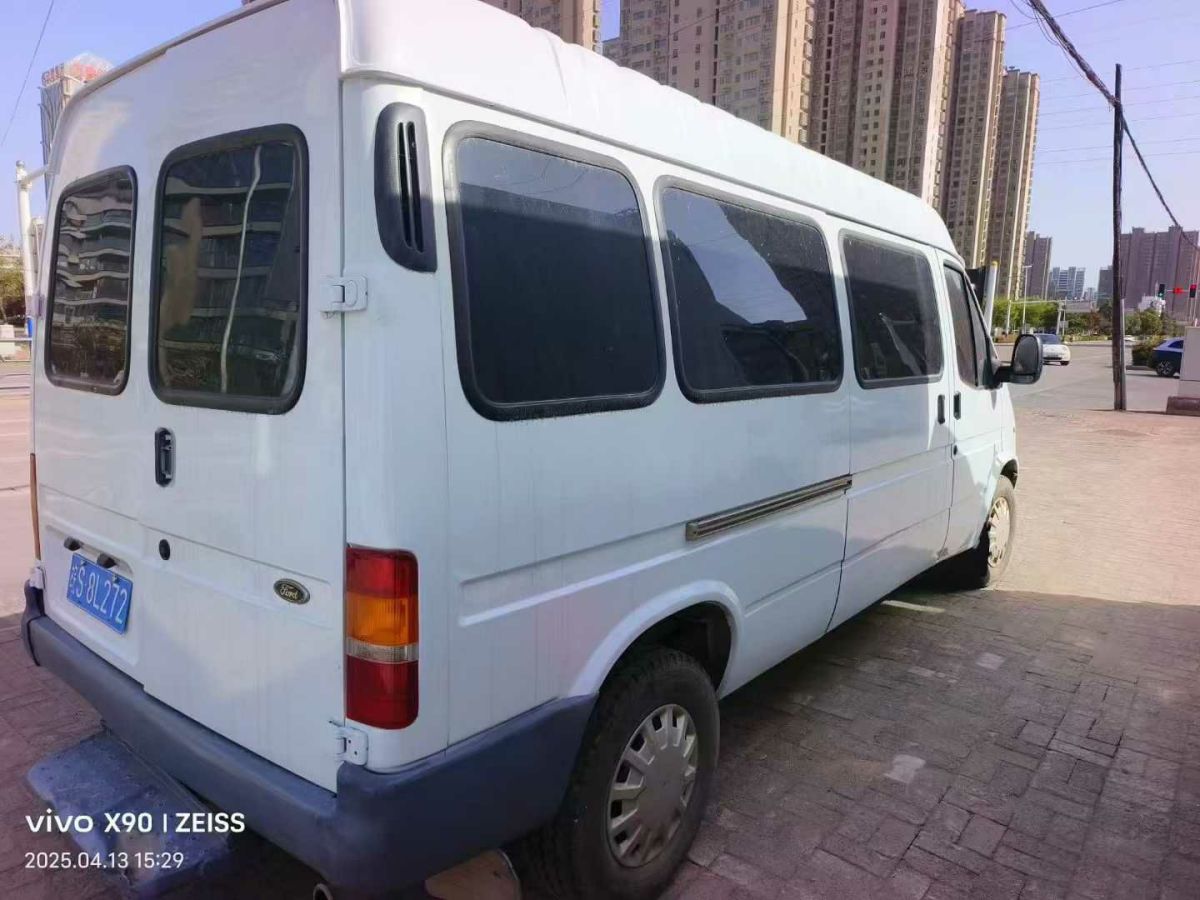 福特 經(jīng)典全順  2015款 2.4L長(zhǎng)軸15座中頂客車4G64S4N圖片