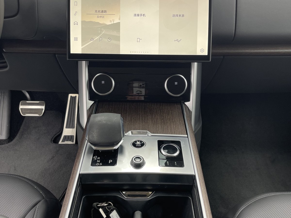 路虎 攬勝  2023款 改款 3.0 L6 400PS 盛世加長(zhǎng)版圖片