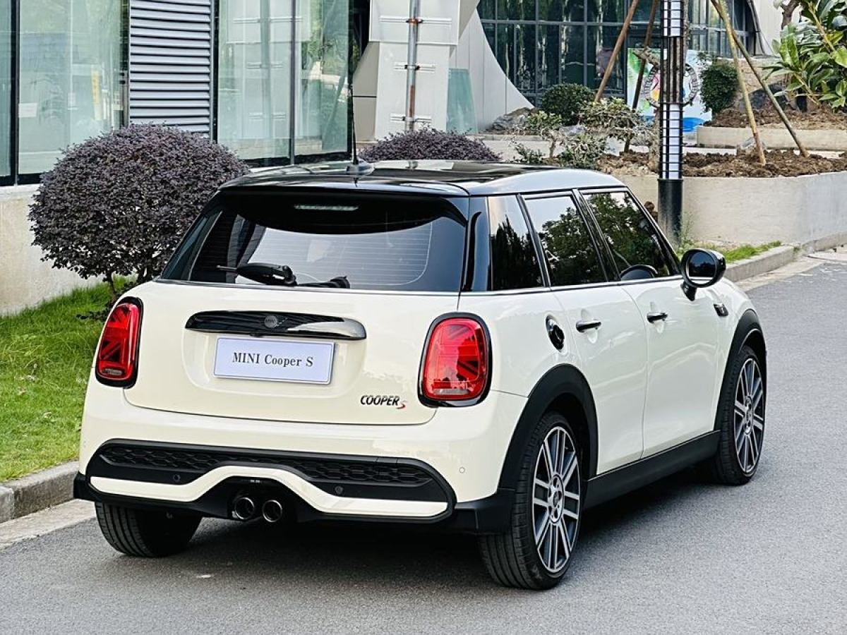 MINI MINI  2022款 改款 2.0T COOPER S 藝術(shù)家 五門版圖片