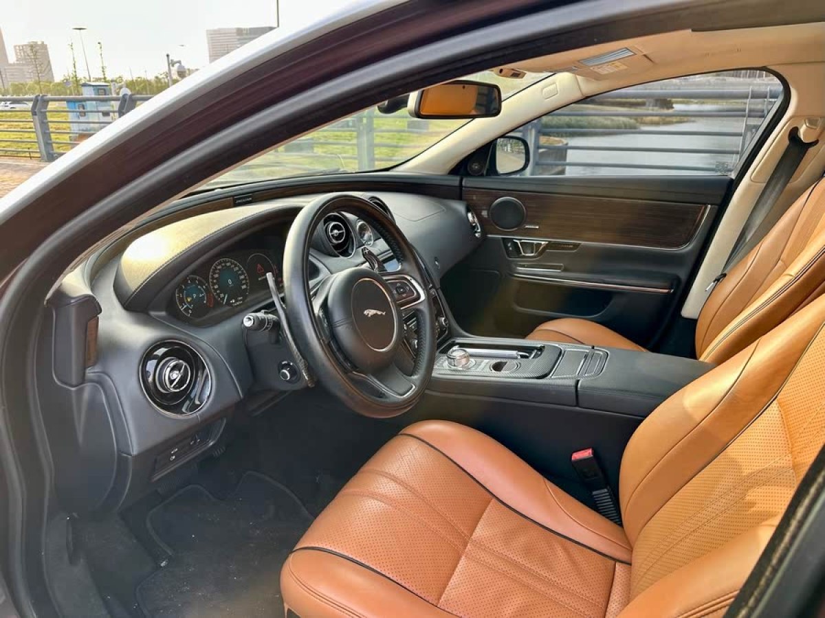 捷豹 XJ  2016款 XJL 3.0 SC 四驅(qū)尊享商務(wù)版圖片