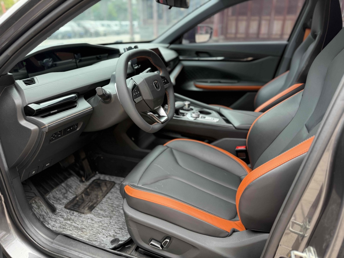長安 長安UNI-V  2023款 1.5T 尊貴型圖片