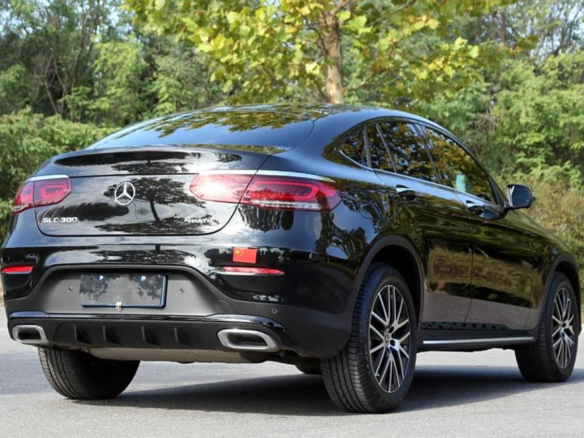 2022年1月奔馳 奔馳GLC  2023款 GLC 300 4MATIC 轎跑SUV