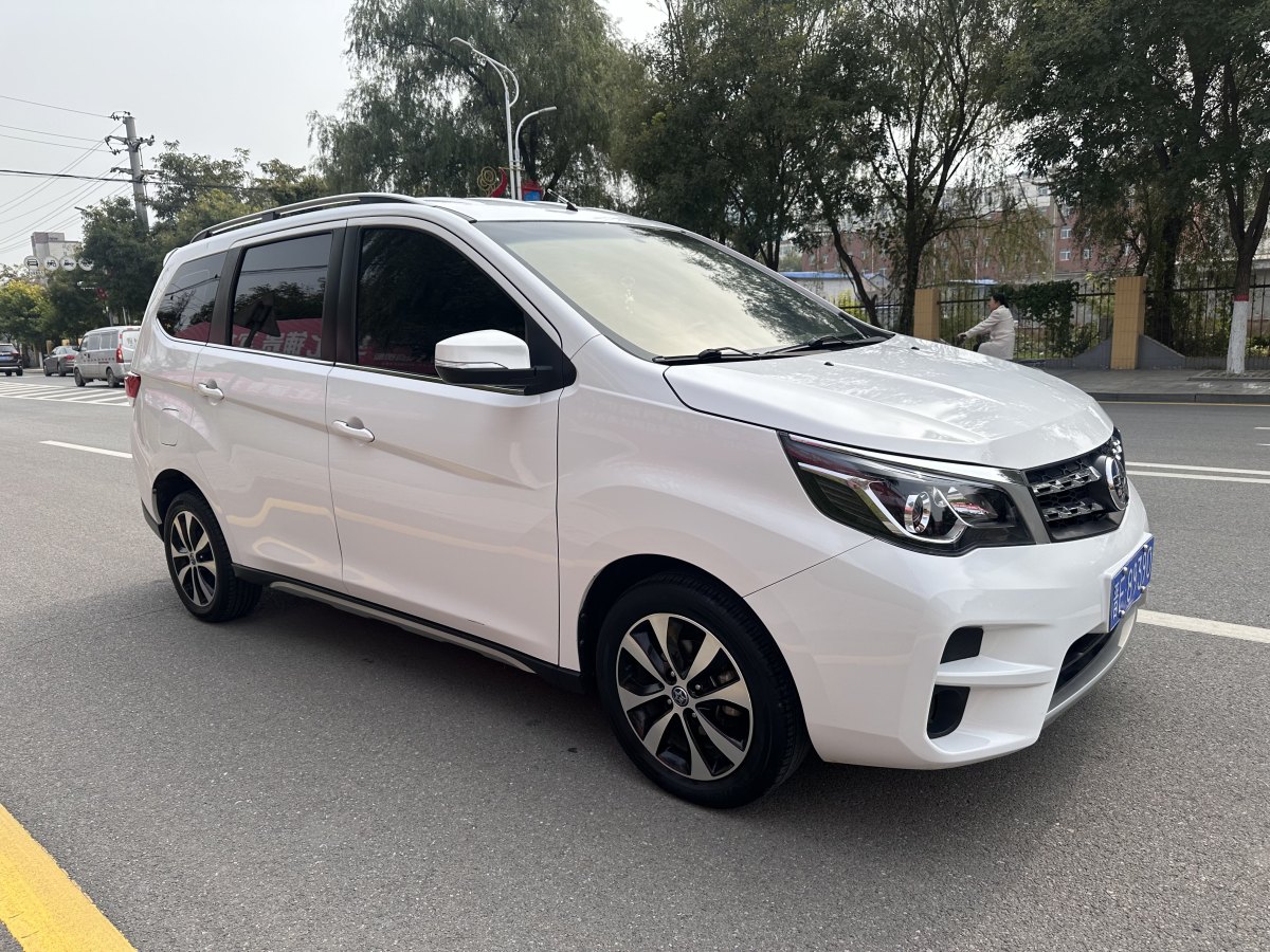 啟辰 M50V  2019款 1.6L CVT領(lǐng)先版圖片