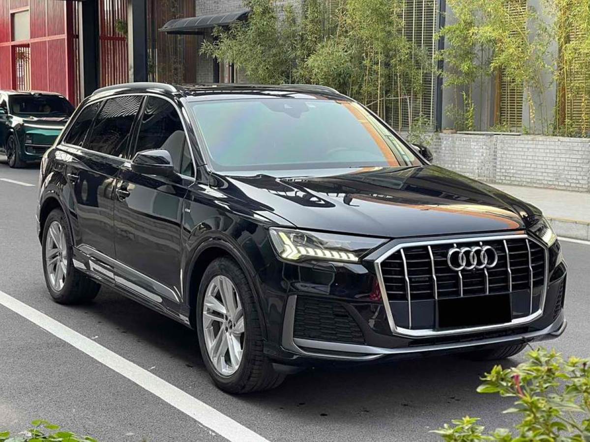 奧迪 奧迪Q7  2024款 45 TFSI quattro S line運(yùn)動(dòng)型圖片