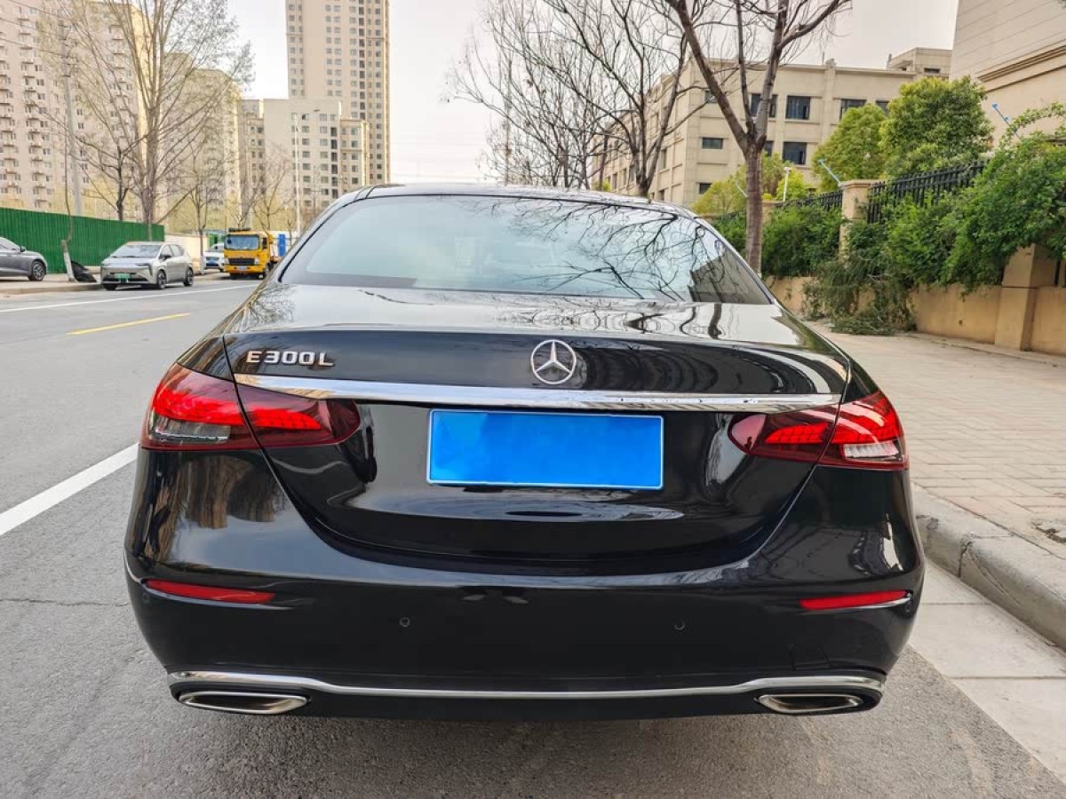 奔馳 奔馳E級(jí)  2022款 改款 E 300 L 豪華型圖片