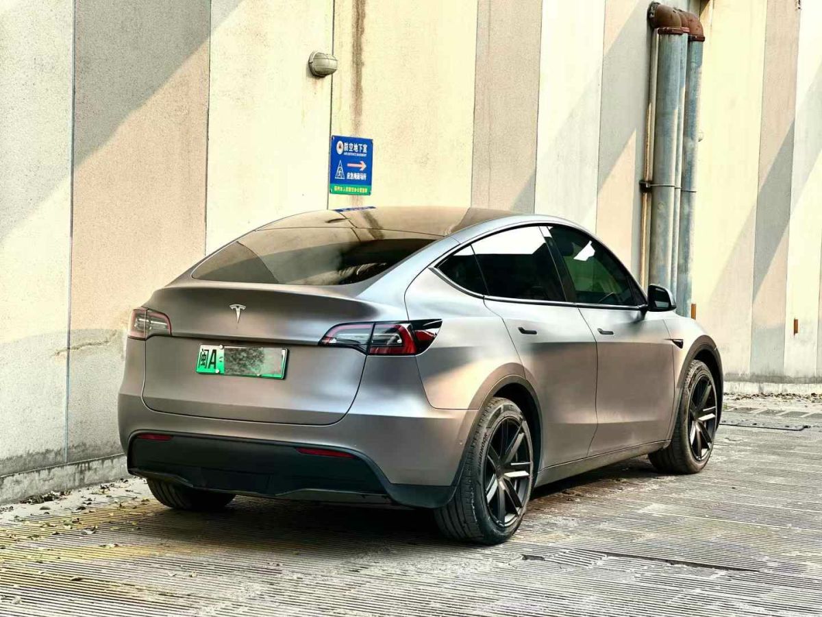 特斯拉 Model Y  2021款 標(biāo)準(zhǔn)續(xù)航后驅(qū)版圖片