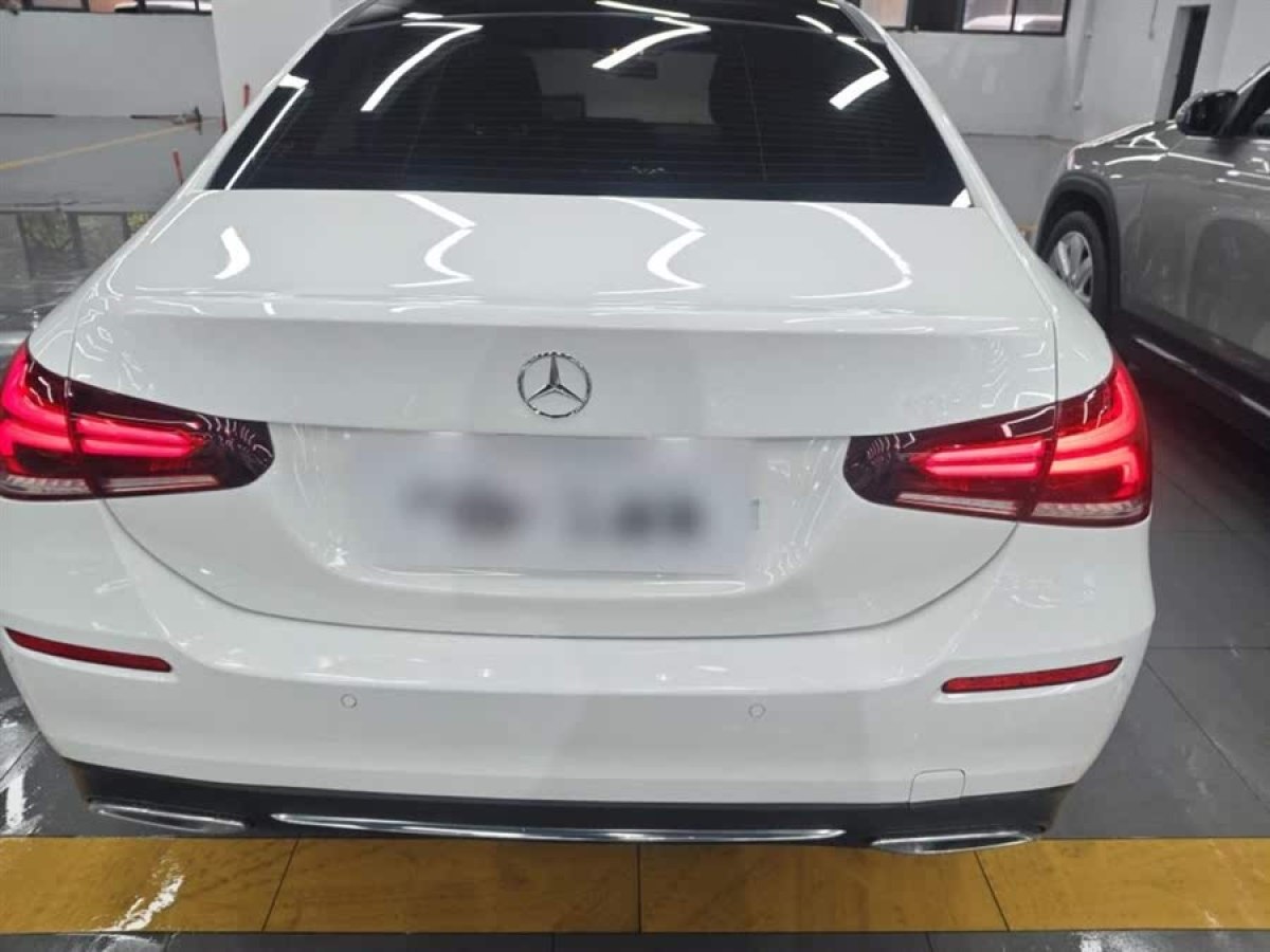 奔馳 奔馳A級  2020款 改款 A 200 L 運動轎車動感型圖片
