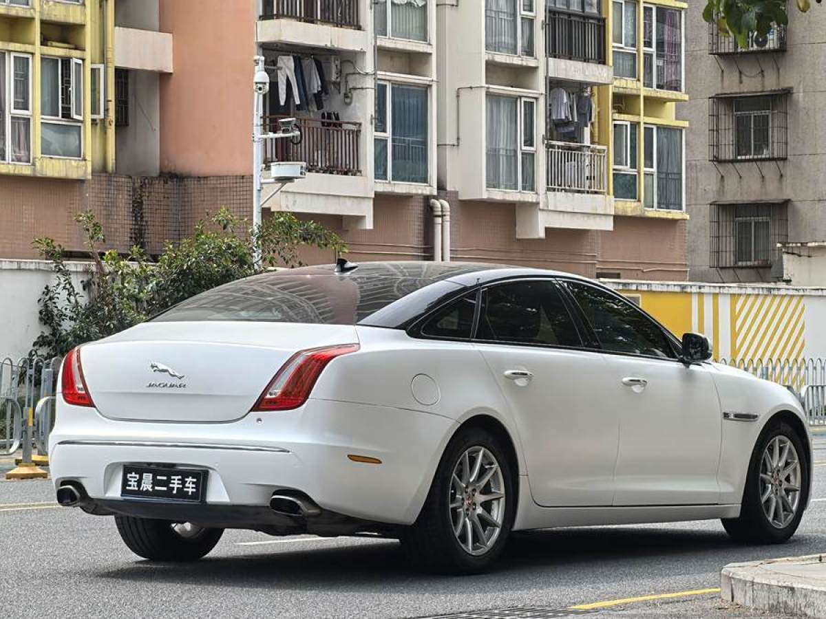 2015年1月捷豹 XJ  2015款 XJL 3.0 SC 兩驅(qū)全景商務(wù)版