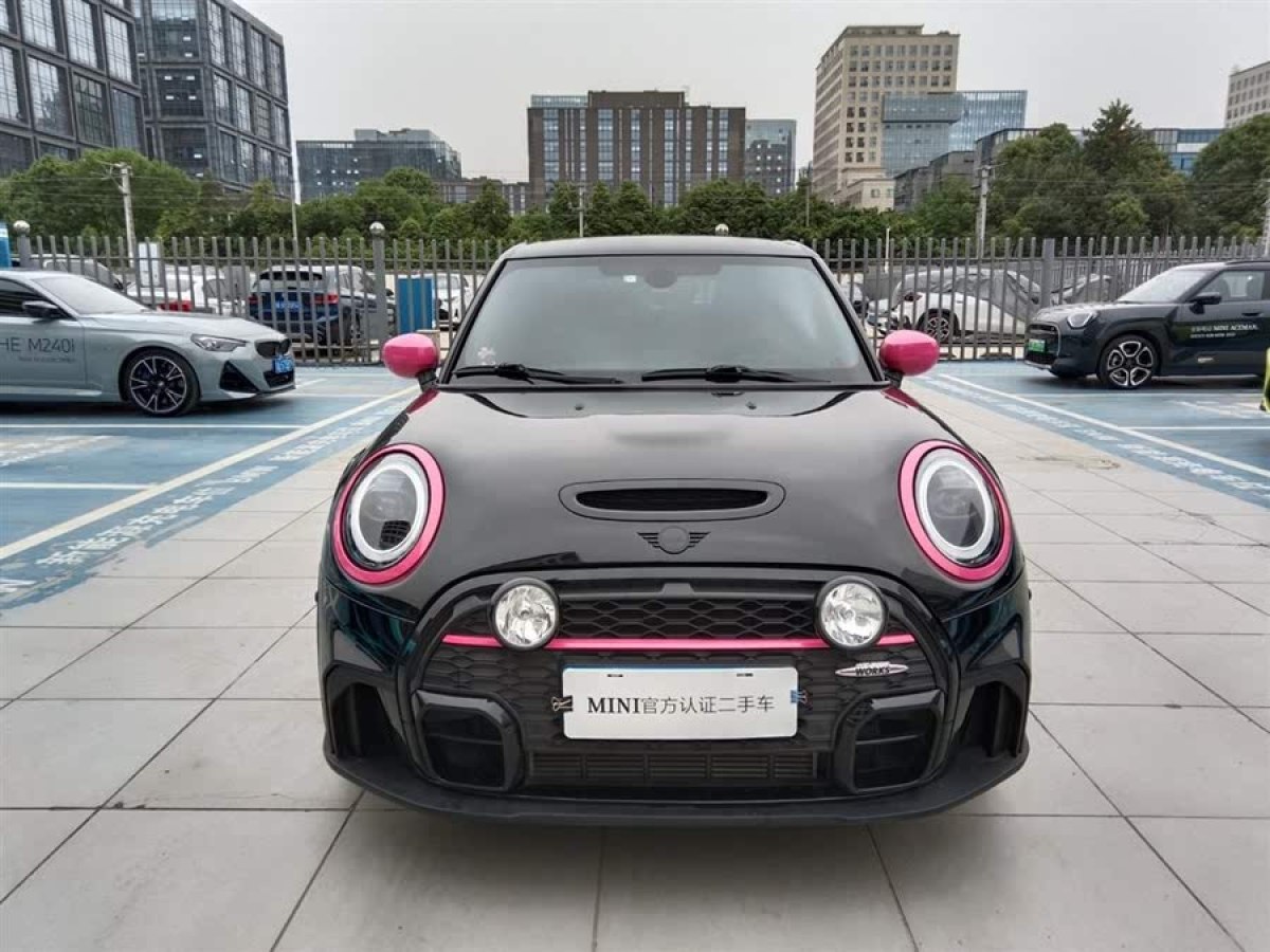 MINI MINI  2022款 2.0T COOPER S 黑標(biāo)特別版 五門版圖片