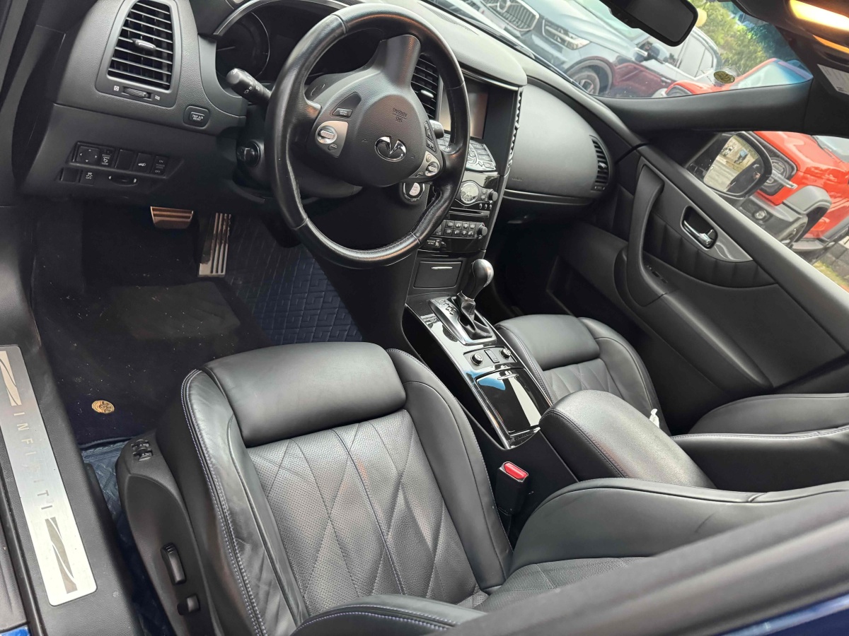 英菲尼迪 QX70  2015款 3.7L 絕影版圖片