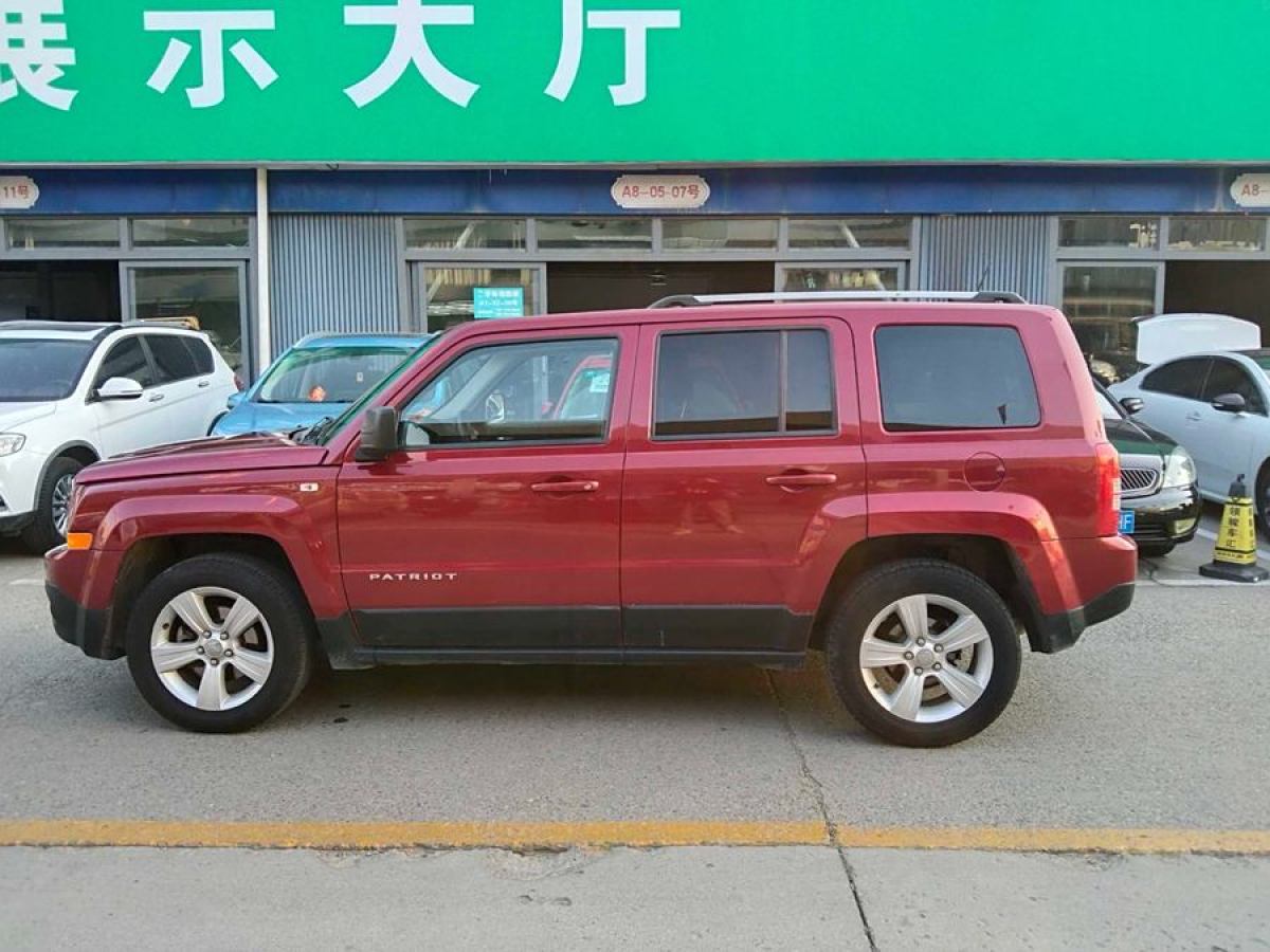 Jeep 自由客  2013款 2.4 豪華導航版圖片