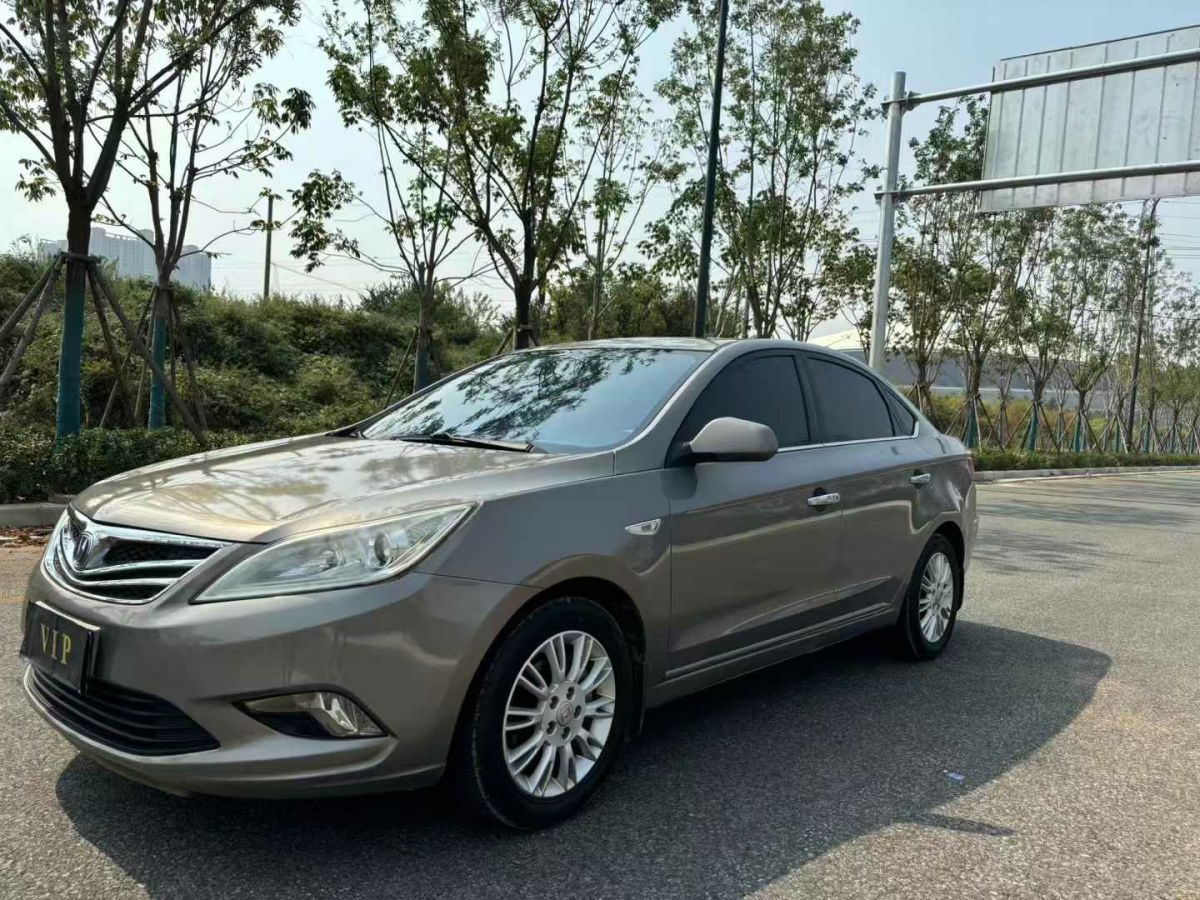 長(zhǎng)安 逸動(dòng)  2013款 1.6L 手動(dòng)尊貴型 國(guó)V圖片