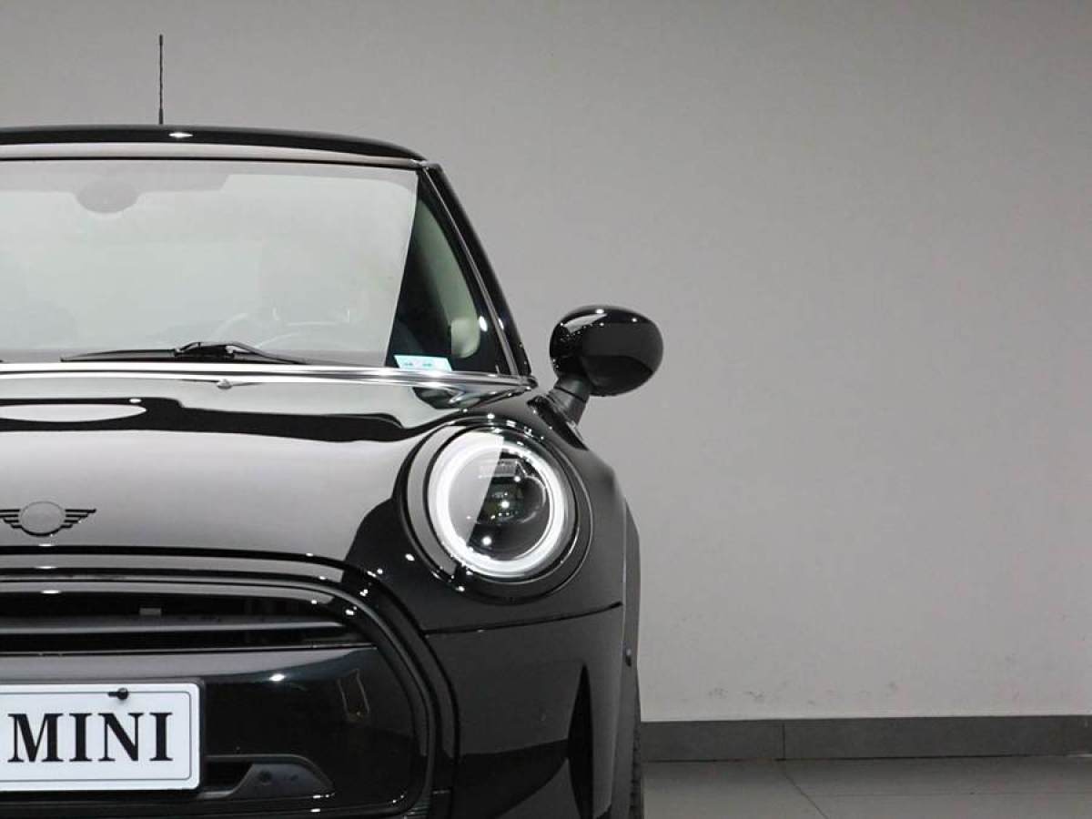 MINI MINI  2023款 改款 1.5T COOPER 藝術(shù)家圖片