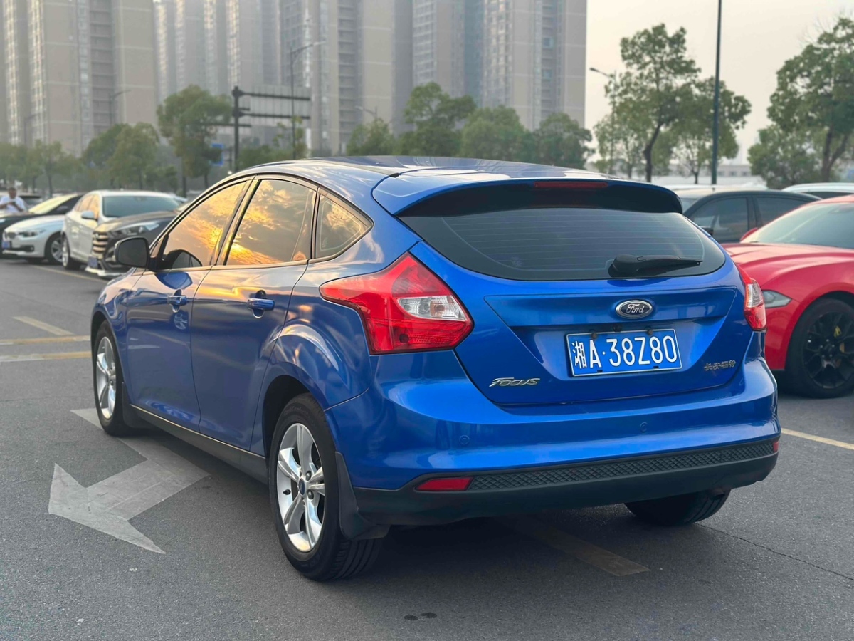 福特 ?？怂? 2012款 兩廂 1.6L 自動風尚型圖片