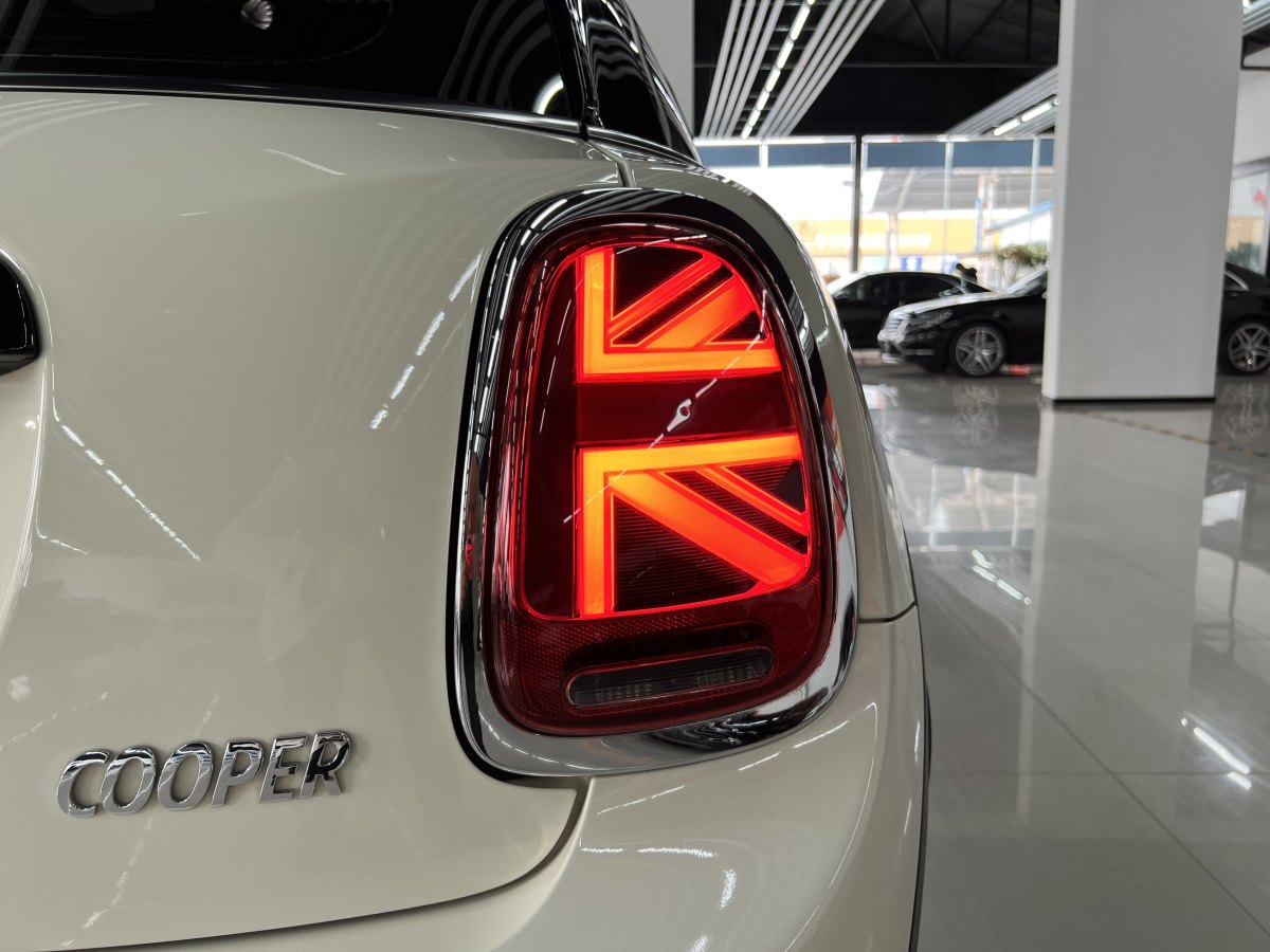 MINI MINI  2021款 1.5T COOPER 經(jīng)典派 五門版圖片