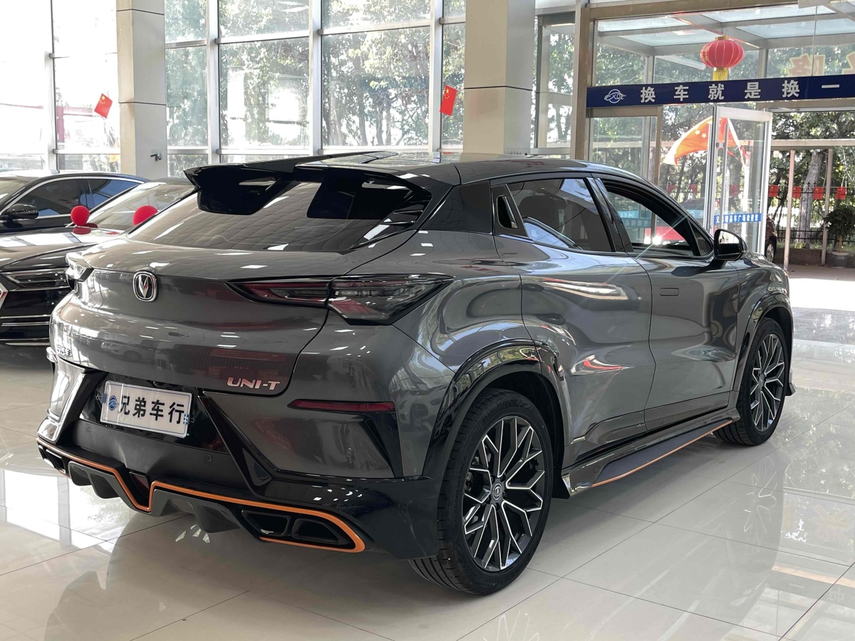 長(zhǎng)安 UNI-T  2022款 1.5T 尊享型圖片