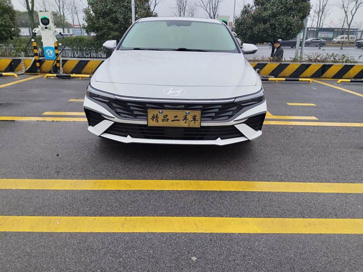 現(xiàn)代 伊蘭特  2023款 1.5L CVT LUX尊貴版圖片