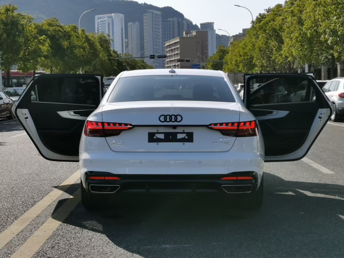 奧迪 奧迪A4L  2022款 40 TFSI 豪華動感型圖片