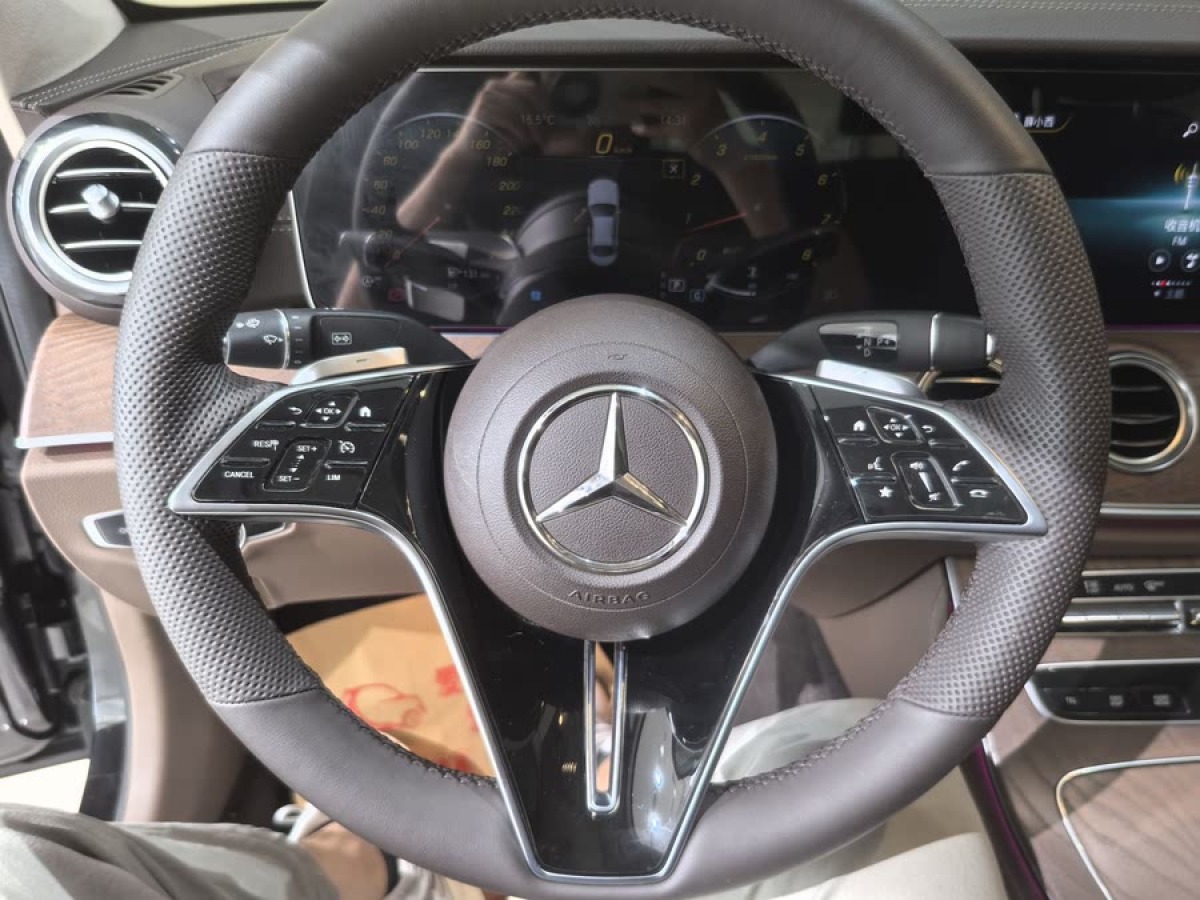 奔馳 奔馳E級  2022款 改款二 E 300 L 豪華型圖片