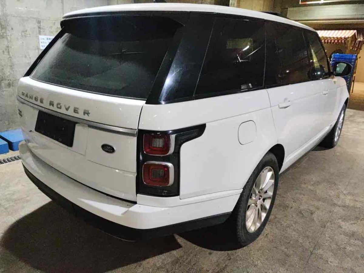 路虎 攬勝  2018款 3.0 V6 SC Vogue 傳世加長(zhǎng)版圖片