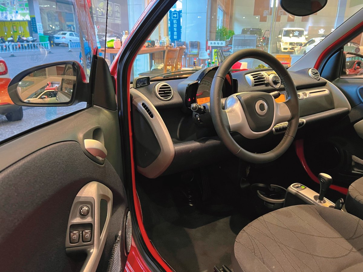 2015年3月smart fortwo  2014款 1.0 MHD 硬頂城市光波激情版