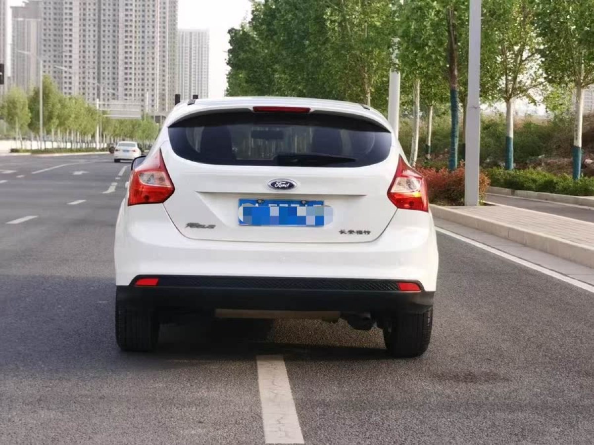 福特 ?？怂? 2012款 兩廂 1.6L 自動風尚型圖片