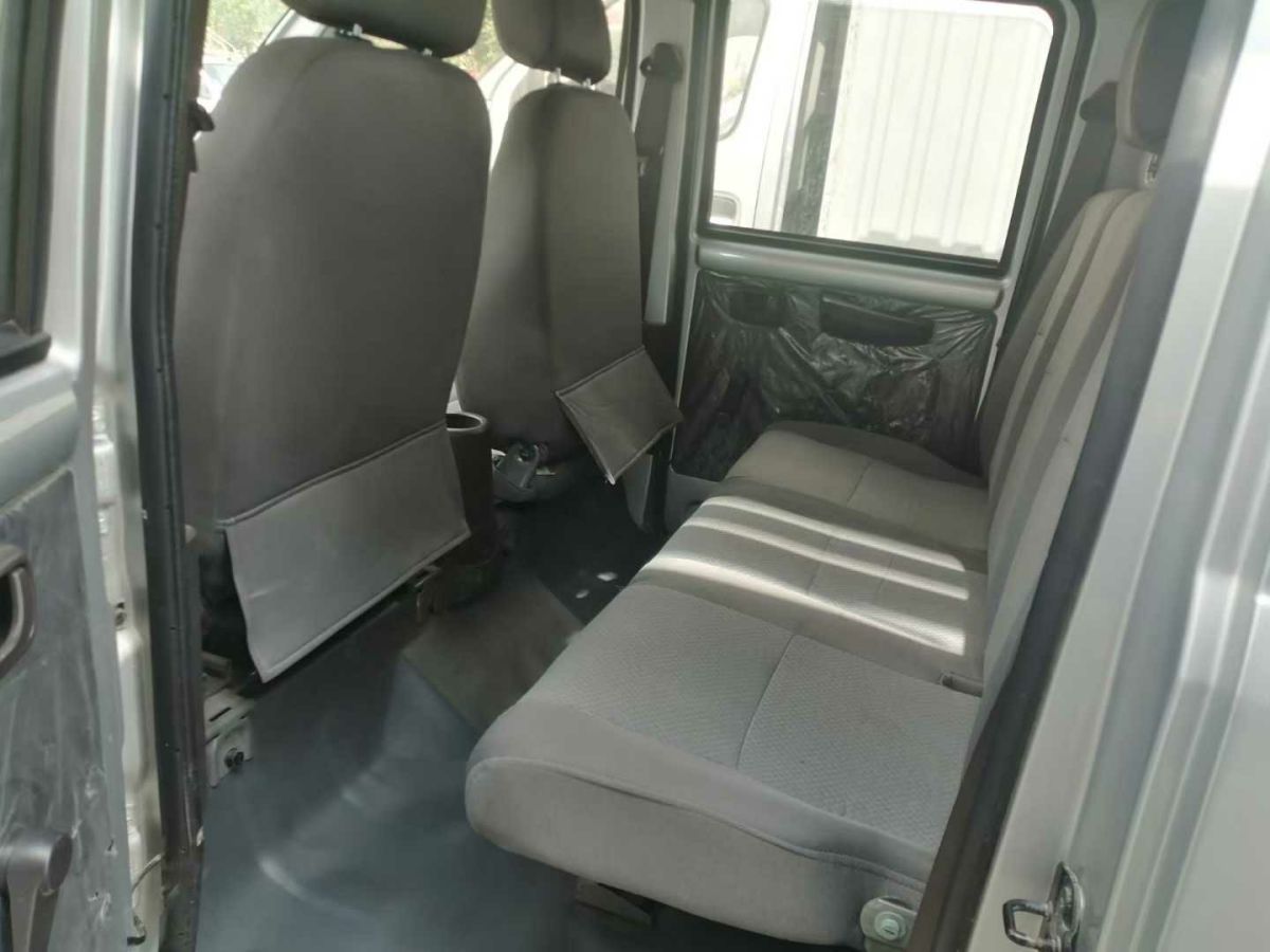 五菱 五菱之光  2019款  1.2L 廂式運(yùn)輸車實(shí)用型2座圖片