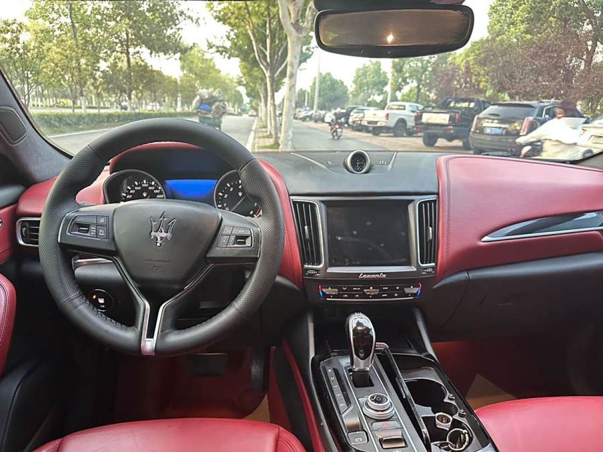 瑪莎拉蒂 Levante  2019款 3.0T 350Hp 標(biāo)準(zhǔn)版 國(guó)VI圖片