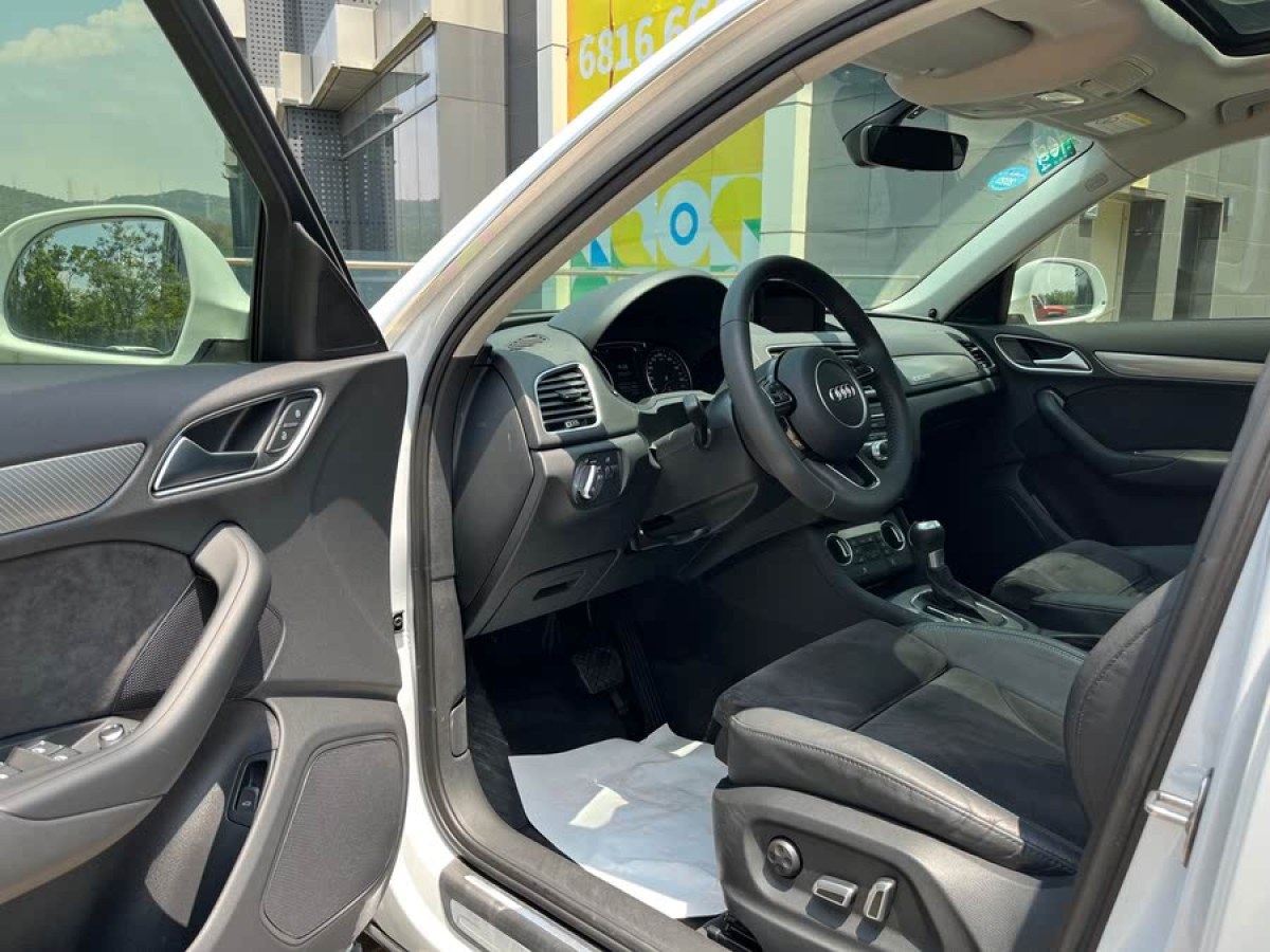 奧迪 奧迪Q3  2018款 30周年年型 35 TFSI quattro 全時四驅(qū)運動型圖片