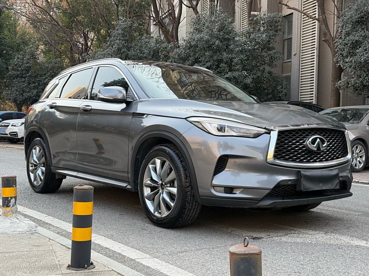 英菲尼迪 QX50  2020款 改款 2.0T 兩驅(qū)時尚版圖片