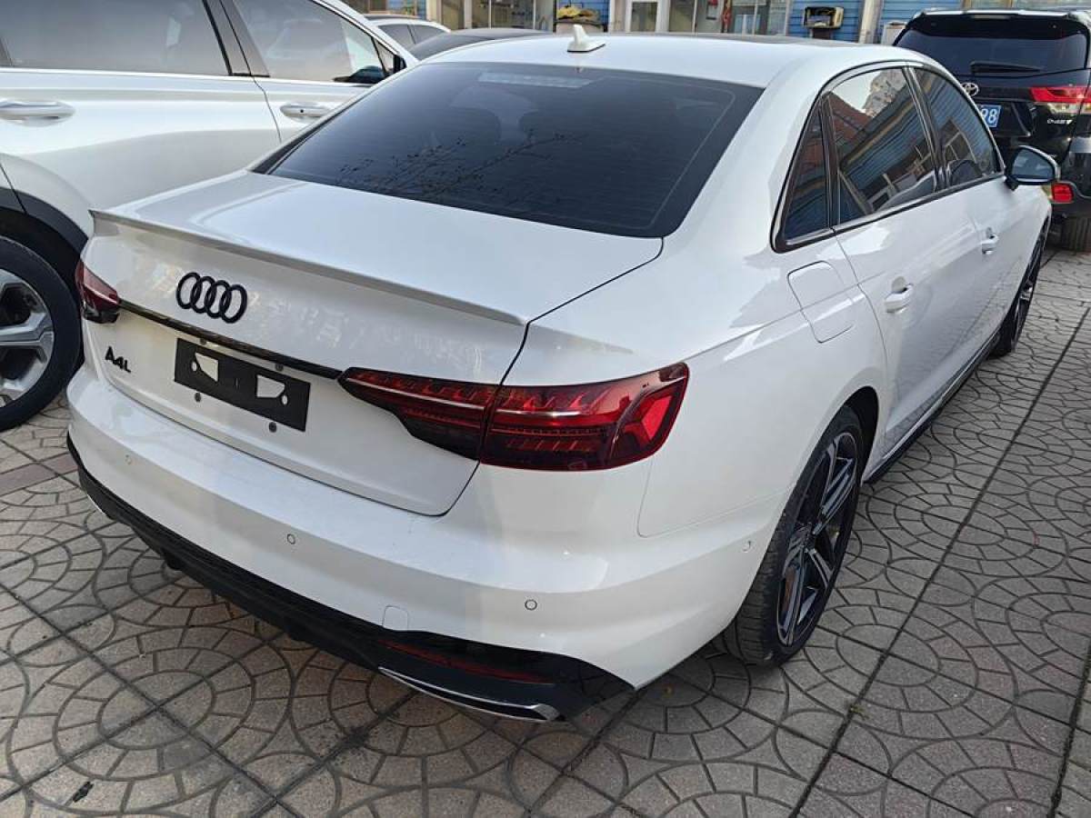 奧迪 奧迪A4L  2022款 45 TFSI quattro 臻選動(dòng)感型圖片