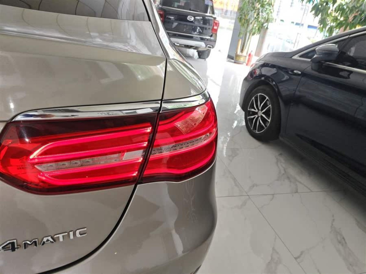 奔馳 奔馳GLC  2023款 改款 GLC 300 4MATIC 轎跑SUV圖片