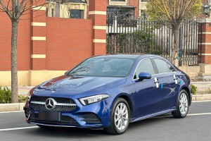 奔馳A級(jí) 奔馳 A 200 L 運(yùn)動(dòng)轎車動(dòng)感型