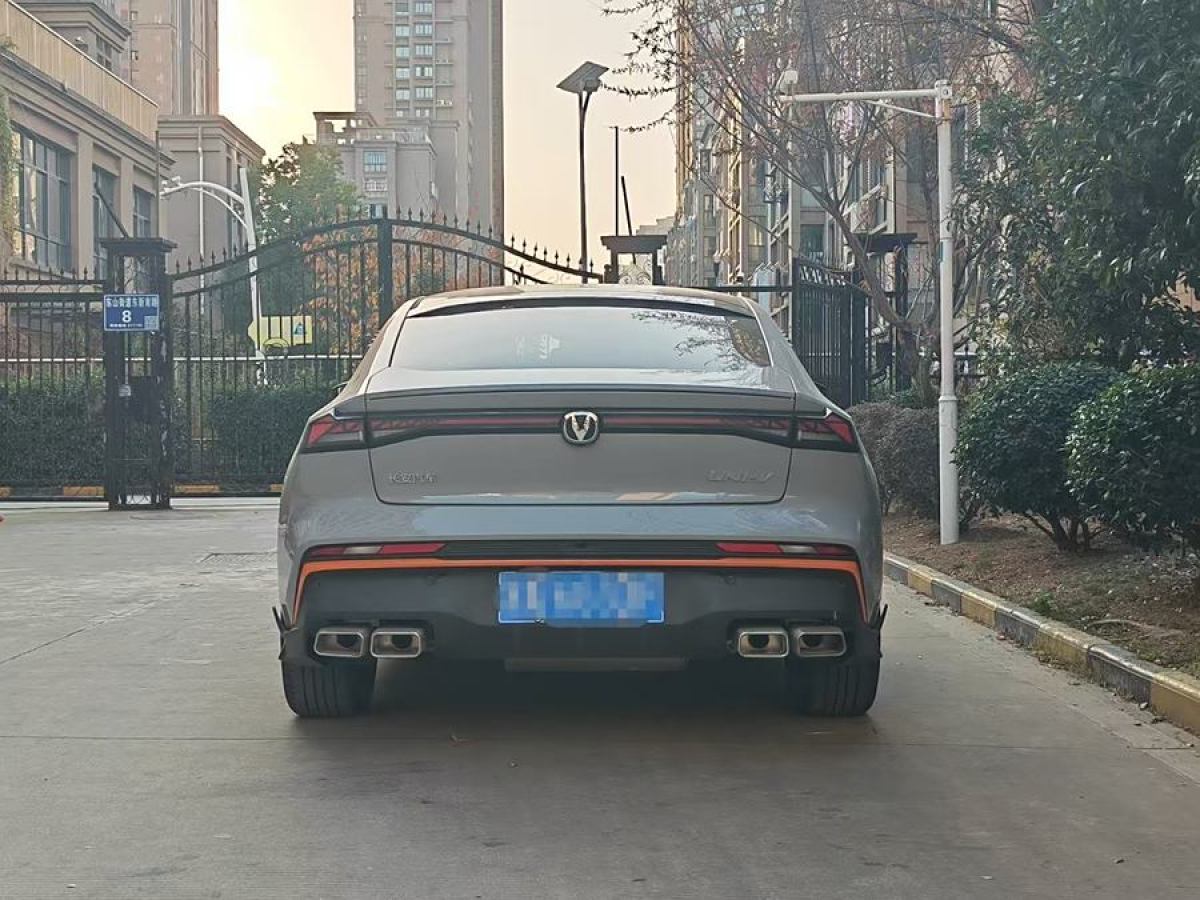 長(zhǎng)安 長(zhǎng)安UNI-V  2024款 1.5T 尊貴運(yùn)動(dòng)型圖片