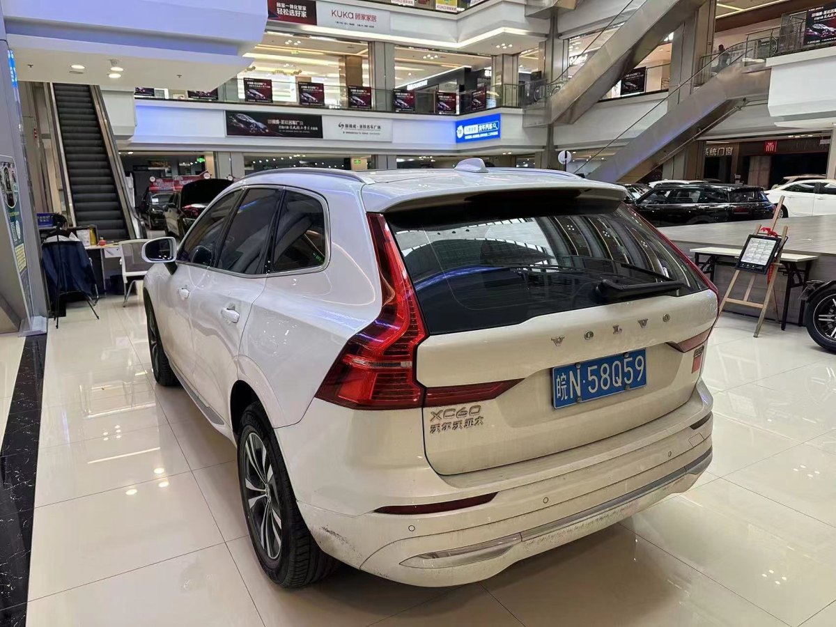 沃爾沃 XC60  2023款 B5 四驅(qū)智逸豪華版圖片