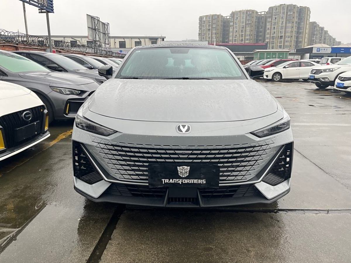 長(zhǎng)安 長(zhǎng)安UNI-V  2023款 1.5T 尊貴型圖片