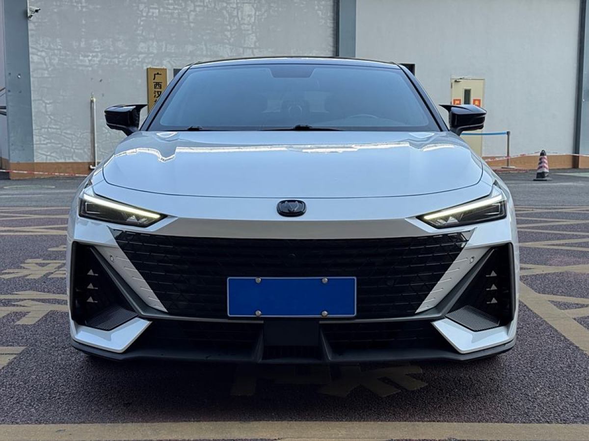 長(zhǎng)安 長(zhǎng)安UNI-V  2022款 1.5T 尊貴型圖片