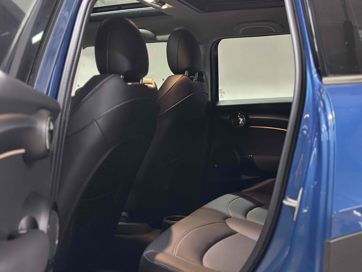 MINI MINI  2022款 改款 1.5T COOPER 經(jīng)典派 五門版圖片